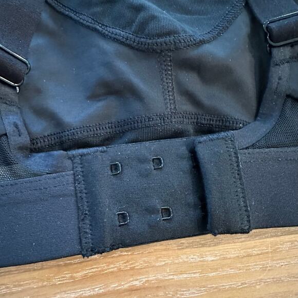 Athleta Invincible Sports Bra Black 36B - Picture 9 of 9